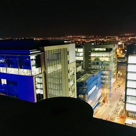 Station Skyline With Parking Γλασκώβη