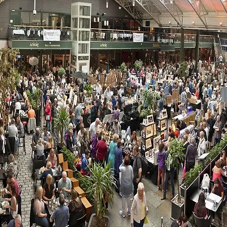 Station Skyline With Parking Daire