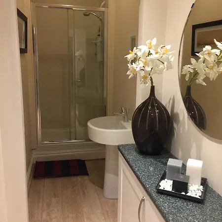 Scotstoun 1 Bed Flat * Glasgow