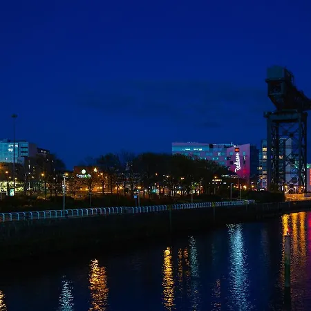 Radisson Red Hotel, 4* Glasgow
