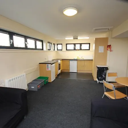 Metro Hostel *