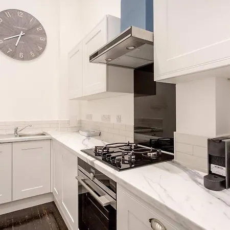 Luxury 4 Bed Townhouse In Prestigious West End *