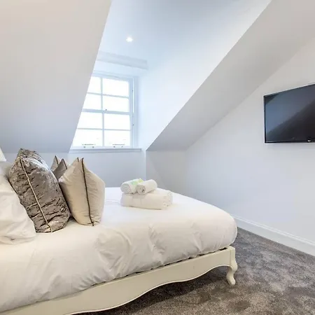 Luxury 4 Bed Townhouse In Prestigious West End Сasa de vacaciones *