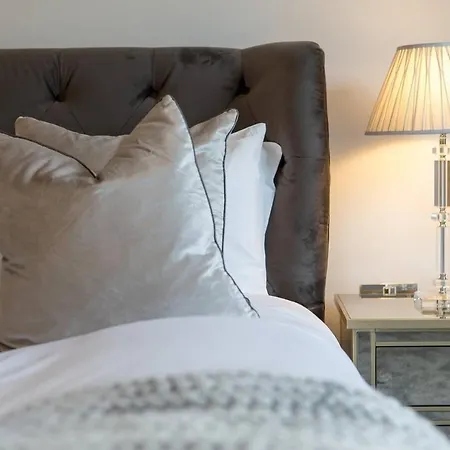 Luxury 4 Bed Townhouse In Prestigious West End *