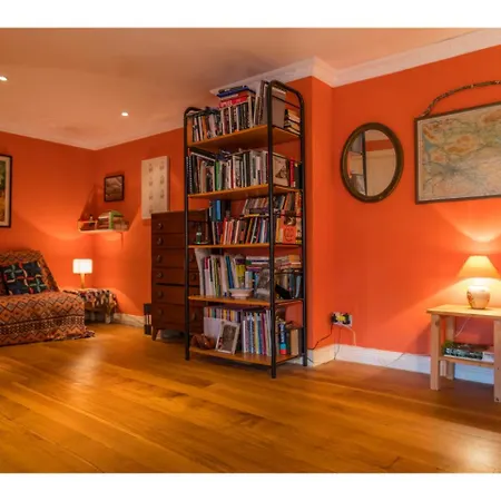 Beautifully Kept Mezzanine Flat ★school Of Art★ Γλασκώβη