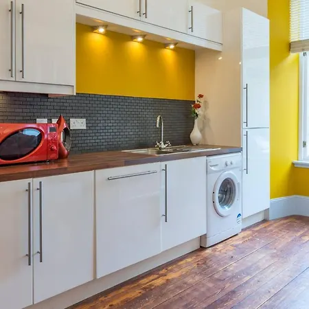 Apartment Stunning 2 Bedroom In Heart Of West End *