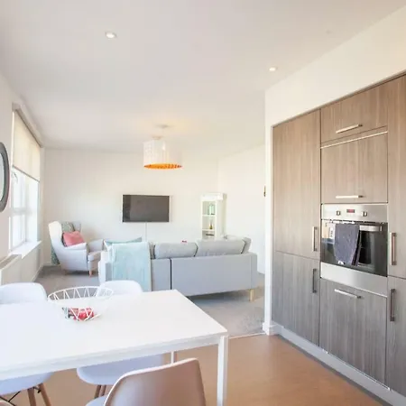 Beautifully Furnished Southside New Build Flat Apartment *
