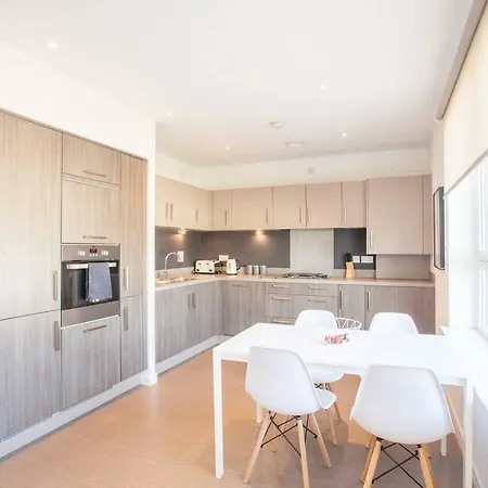 Apartment Beautifully Furnished Southside New Build Flat