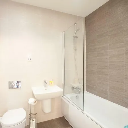 Beautifully Furnished Southside New Build Flat *
