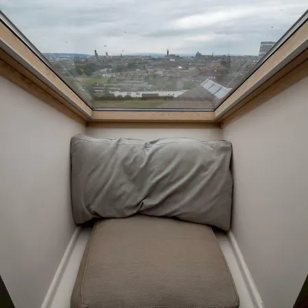 Luxury 2bd Penthouse Private Lift & Swimming Pool Apartment Glasgow