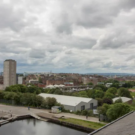 Luxury 2bd Penthouse Private Lift & Swimming Pool Apartment Glasgow
