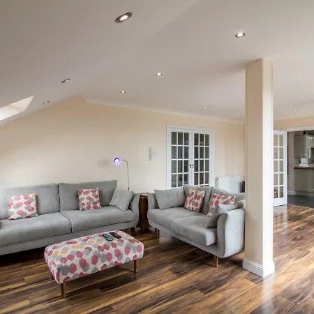 Luxury 2bd Penthouse Private Lift & Swimming Pool