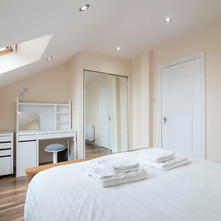 Luxury 2bd Penthouse Private Lift & Swimming Pool *