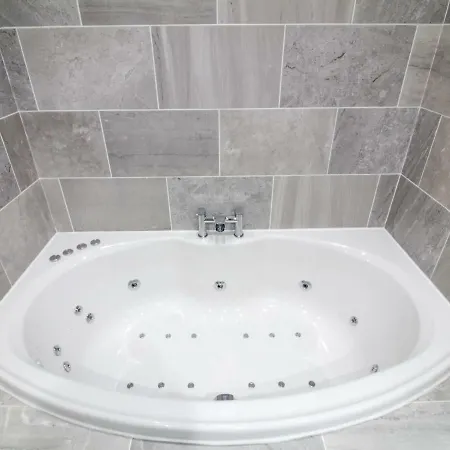Luxury 2bd Penthouse Private Lift & Swimming Pool