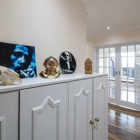Luxury 2bd Penthouse Private Lift & Swimming Pool Apartment *
