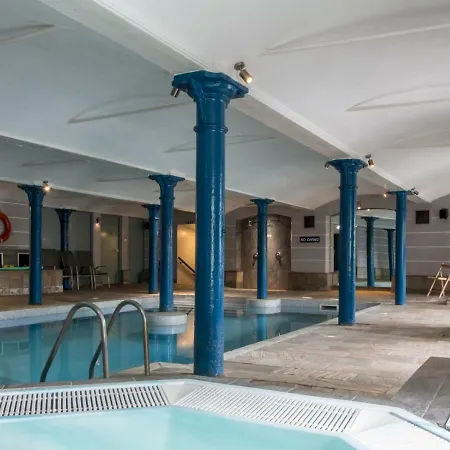 Luxury 2bd Penthouse Private Lift & Swimming Pool Apartment *