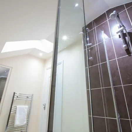 Luxury 2bd Penthouse Private Lift & Swimming Pool Apartment