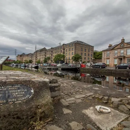 Luxury 2bd Penthouse Private Lift & Swimming Pool * Glasgow