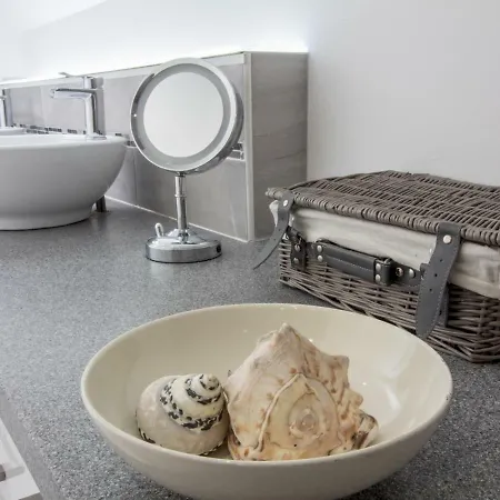 Apartment Luxury 2bd Penthouse Private Lift & Swimming Pool *