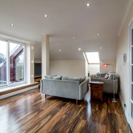 Apartment Luxury 2bd Penthouse Private Lift & Swimming Pool *