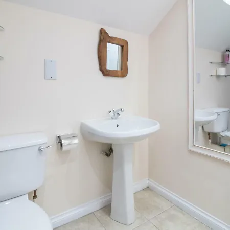 Luxury 2bd Penthouse Private Lift & Swimming Pool Glasgow