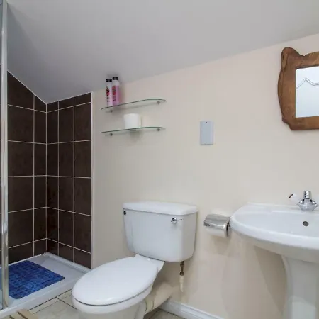 Luxury 2bd Penthouse Private Lift & Swimming Pool Glasgow