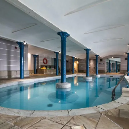 Luxury 2bd Penthouse Private Lift & Swimming Pool Glasgow
