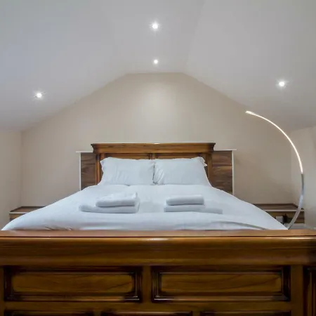 Luxury 2bd Penthouse Private Lift & Swimming Pool Apartment Glasgow