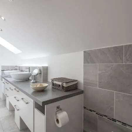 Apartment Luxury 2bd Penthouse Private Lift & Swimming Pool