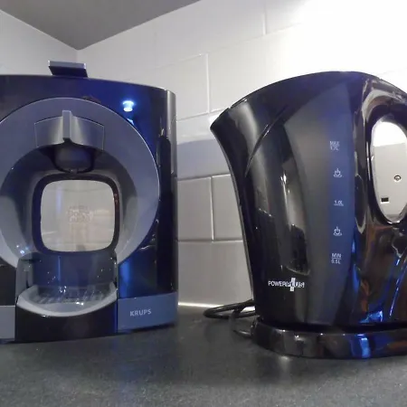 Art Deco Building On Vibrant Sauchiehall Street Apartment