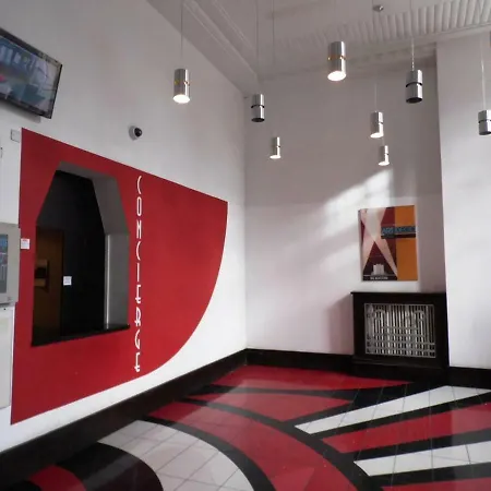 Art Deco Building On Vibrant Sauchiehall Street Apartment Glasgow