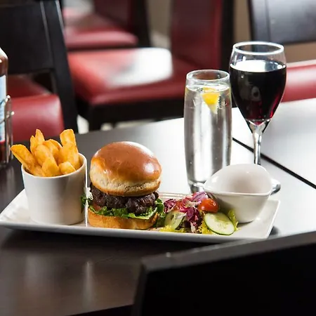 Express - Glasgow Airport By Ihg 3*