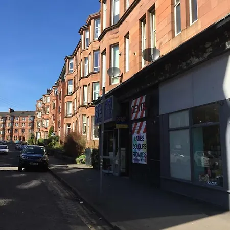 Trefoil - 2 Bedrooms Glasgow