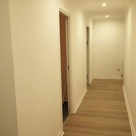 3 Bed Near Botanic Gardens Apartment *
