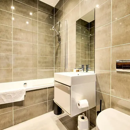 Διαμέρισμα 32 Victoria Crescent Road *