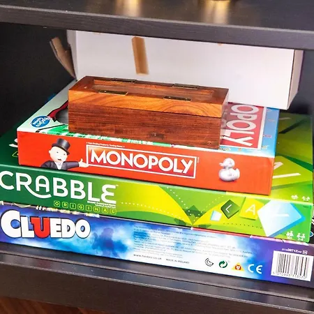 32 Victoria Crescent Road *