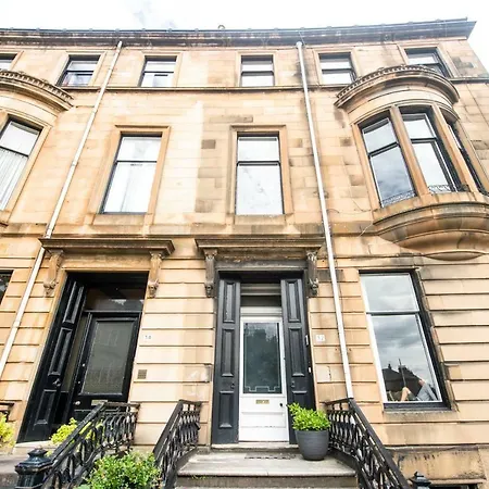 32 Victoria Crescent Road