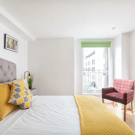 Cosy In Quiet City-centre With Car Park Apartment Glasgow