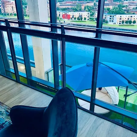 Apartament Centre - The Penthouse With Riverviews - *