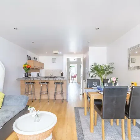 Apartment Cosy In Quiet City-centre With Car Park Glasgow