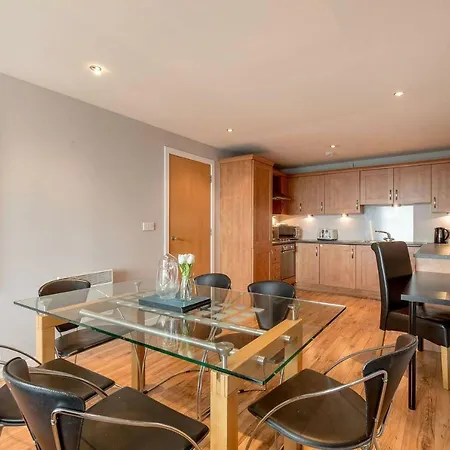 Modern Riverfront Apt. 10 Mins From Hydro/secc