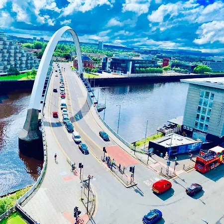 Daire Centre - The Penthouse With Riverviews -