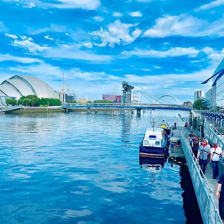 Centre - The Penthouse With Riverviews - *