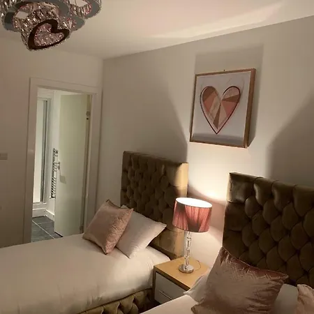 Daire Centre - The Penthouse With Riverviews - *