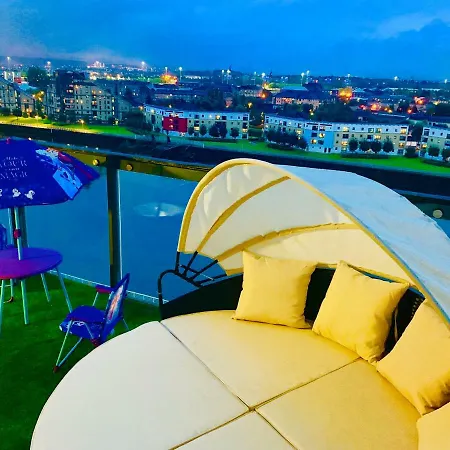 Centre - The Penthouse With Riverviews - *