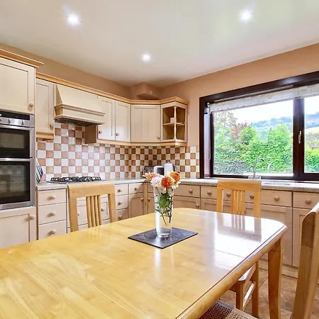 Villa Levern View Glasgow