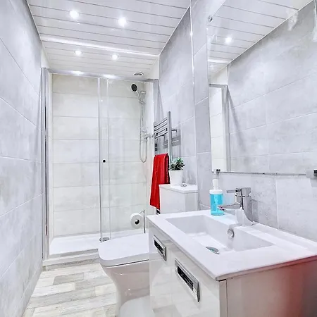 Luxurious Nr Subway Apartment *