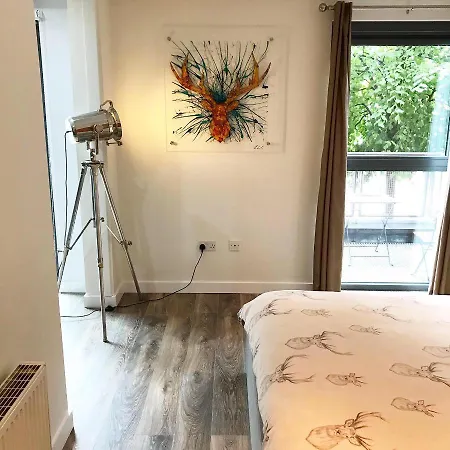 Riverside West End Apartamento *