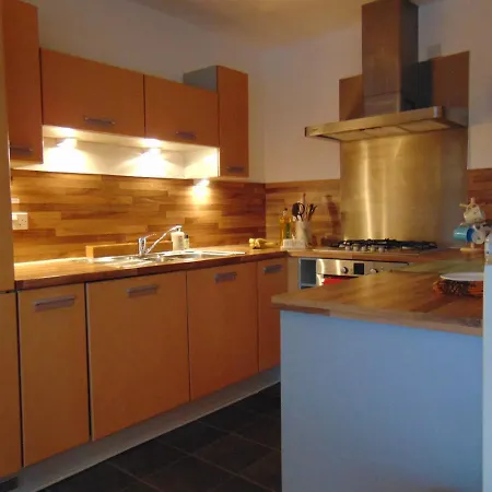 Riverview Vista - Luxury River View Apartment *
