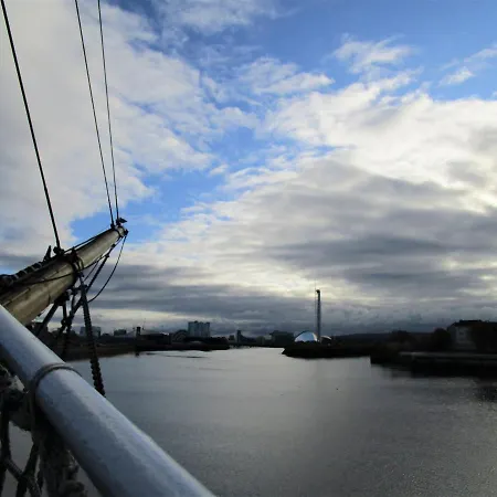 Riverview Vista - Luxury River View Apartment *